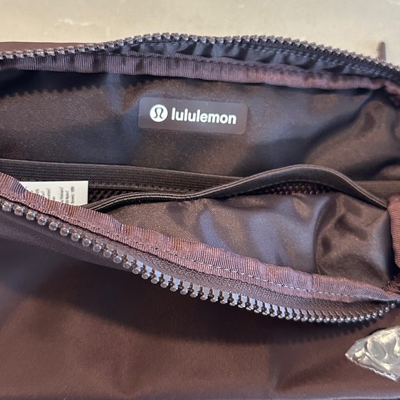 Lululemon Everywhere Belt Bag 2L Large French Press NWT - Picture 5 of 5